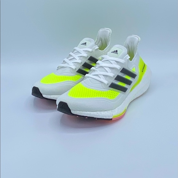 NEW! adidas Ultraboost 21 Women's Running Shoes Size 5 - Picture 2 of 8